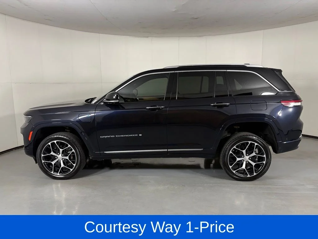 Used 2023 Black Jeep Summit Reserve 4xe image 6