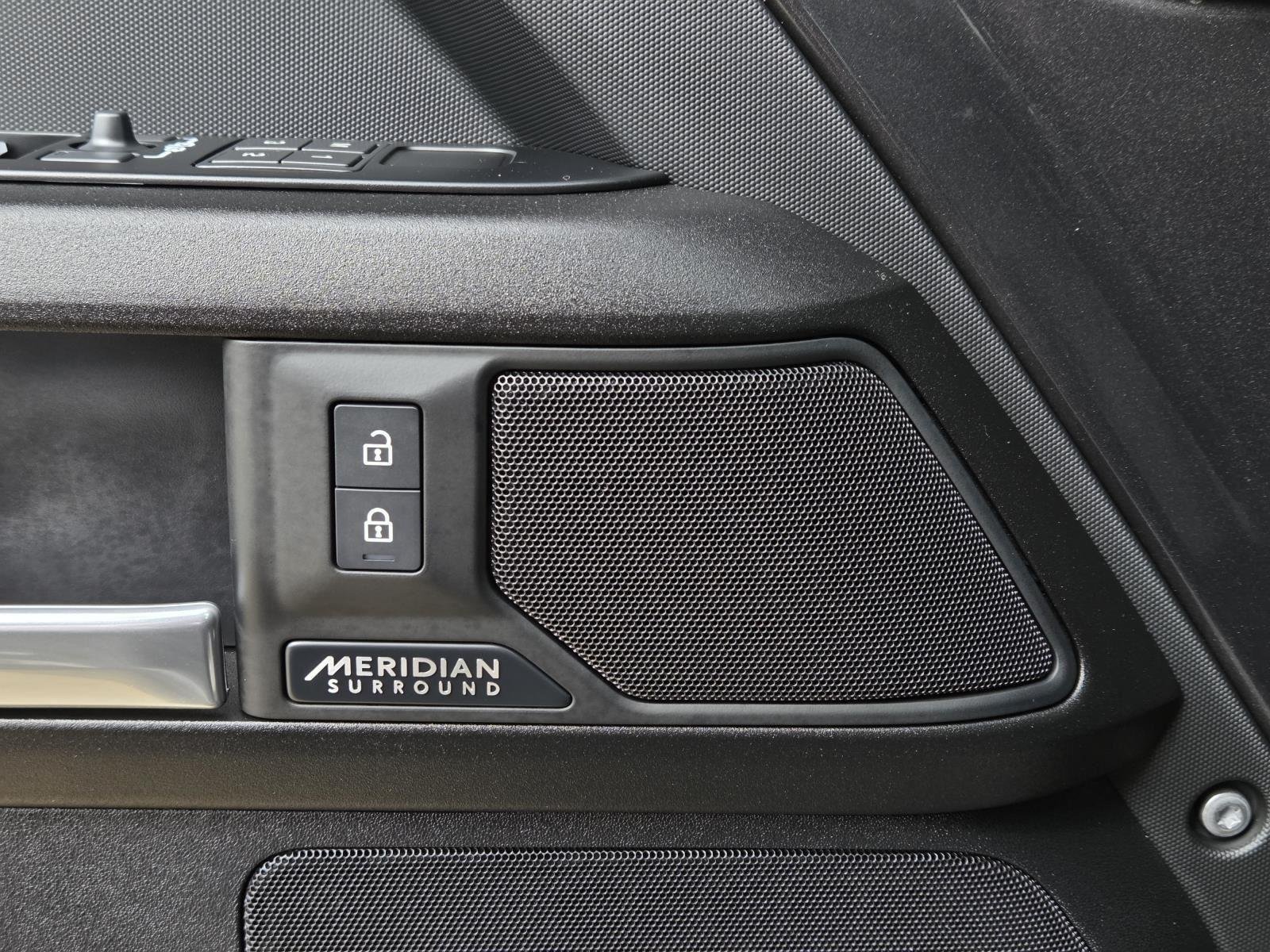 Used 2025 Carpathian Grey Premium Metallic Land Rover V8 image 38
