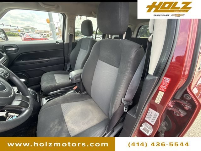 Used 2015 Red Jeep Sport image 17