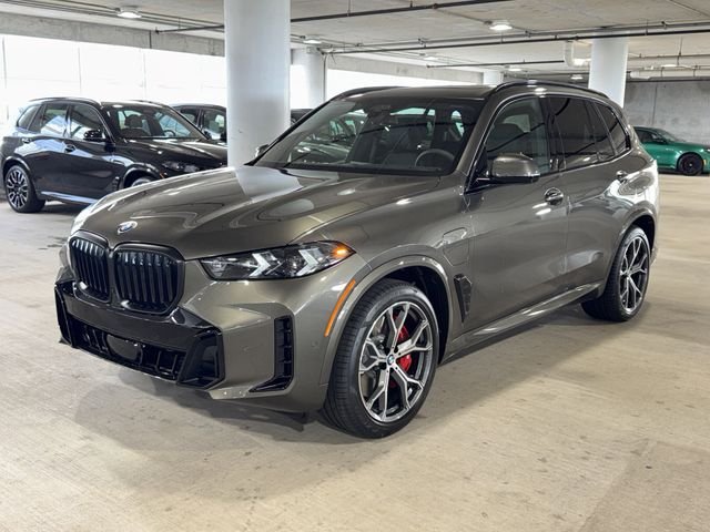 New 2026 Manhattan Green Metallic BMW xDrive50e image 3