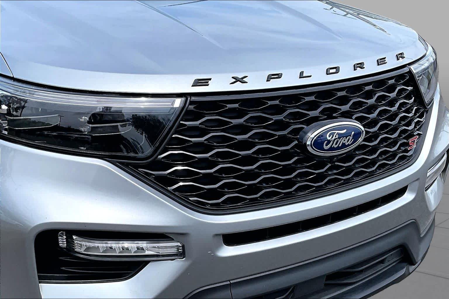 Used 2023 Iconic Silver Ford ST image 30