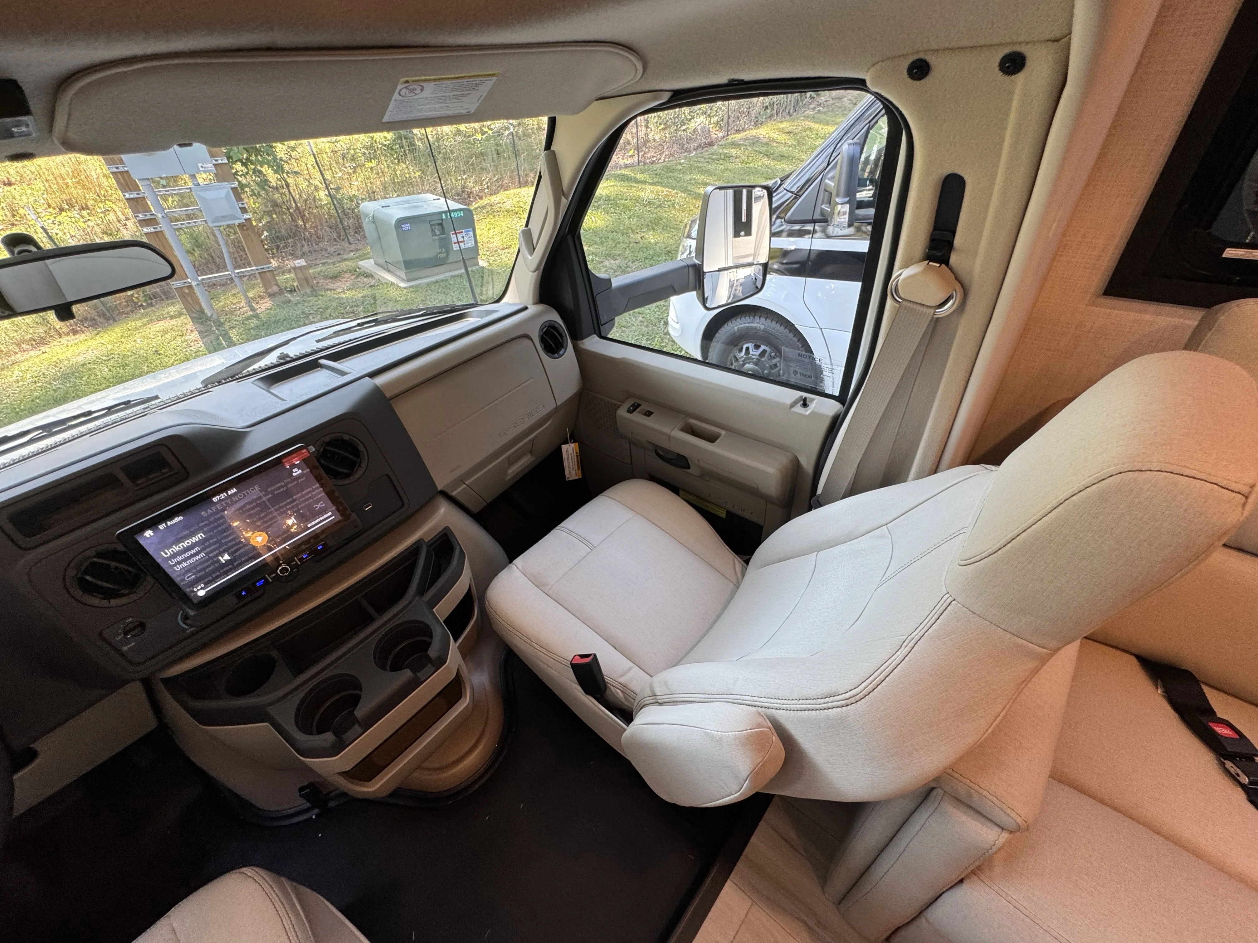 New 2026 White Thor Motor Coach  image 9