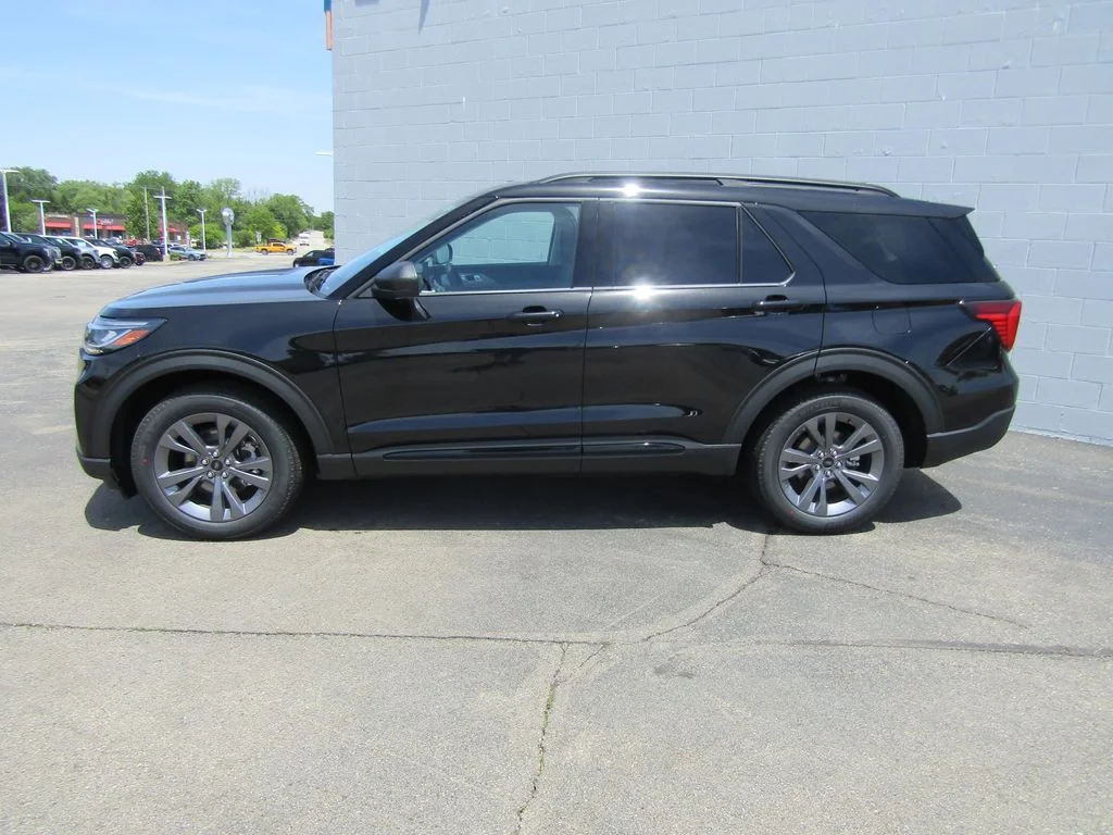 New 2026 Agate Black Metallic Ford Active image 2