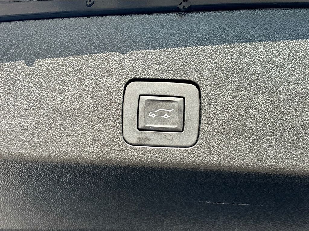 Used 2025 Black Buick Avenir image 15