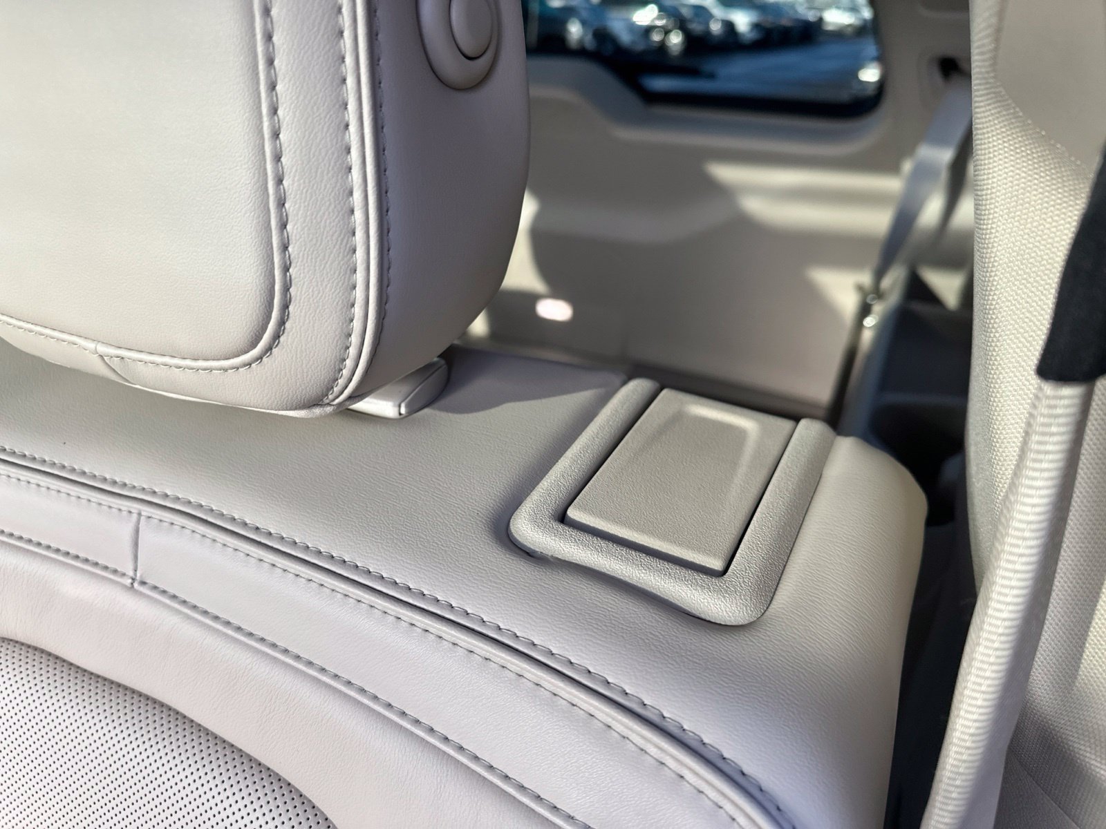 Used 2019 White Lincoln Reserve image 25