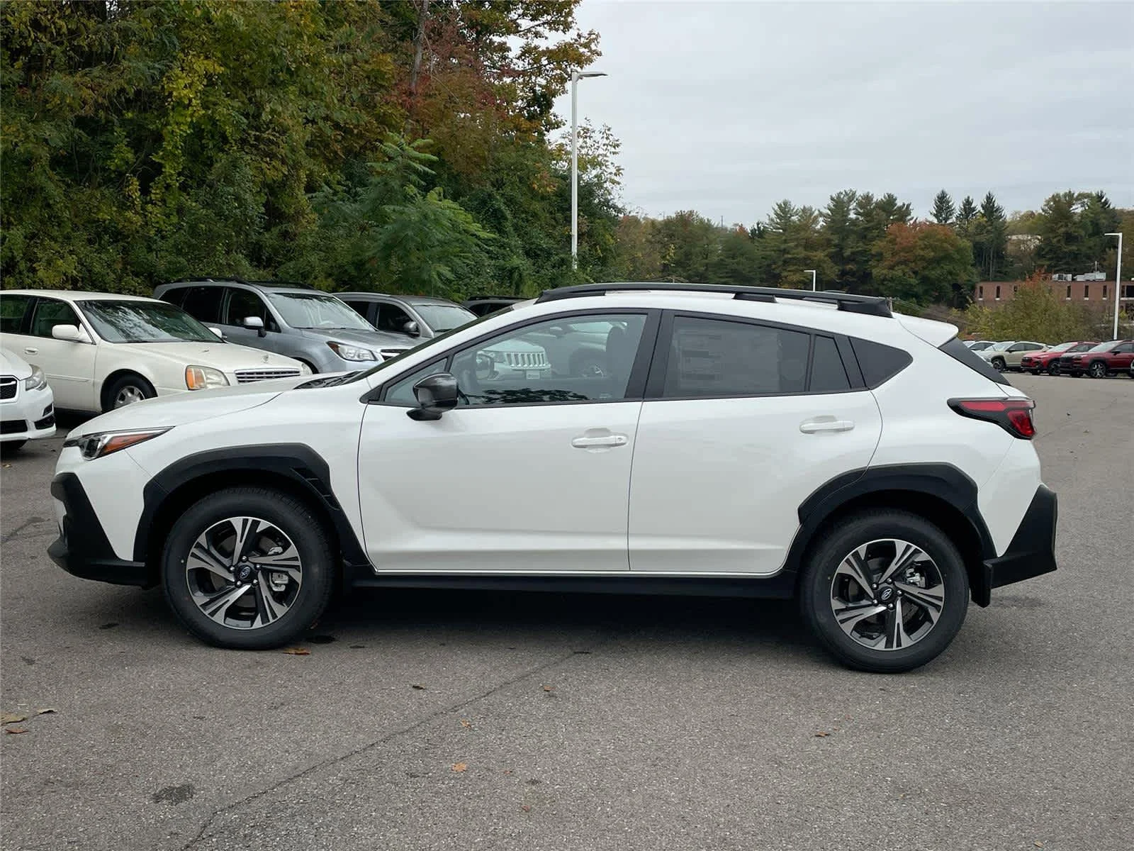New 2027 CRYSTAL WHITE PEARL Subaru Premium image 2