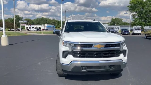2023 Chevrolet Silverado 1500 LT - Photo 3