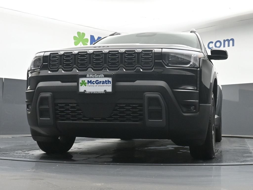New 2026 Diamond Black Crystal Pearlcoat Jeep Limited image 6