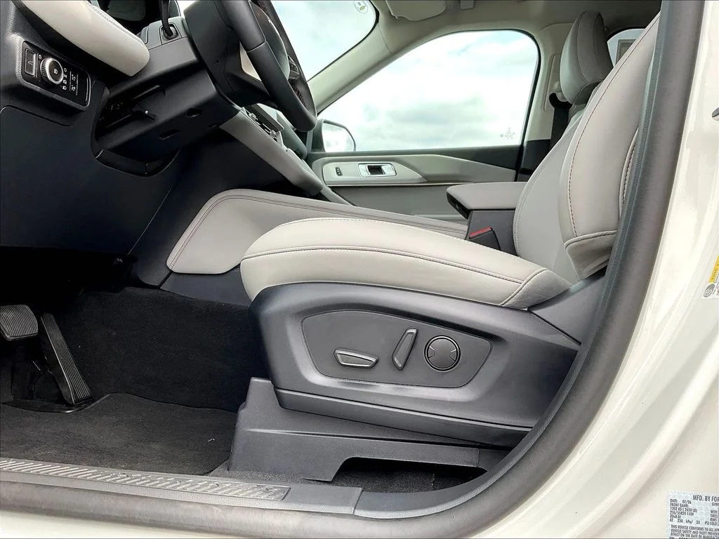 New 2026 Star White Metallic Tri-Coat Ford Active image 41