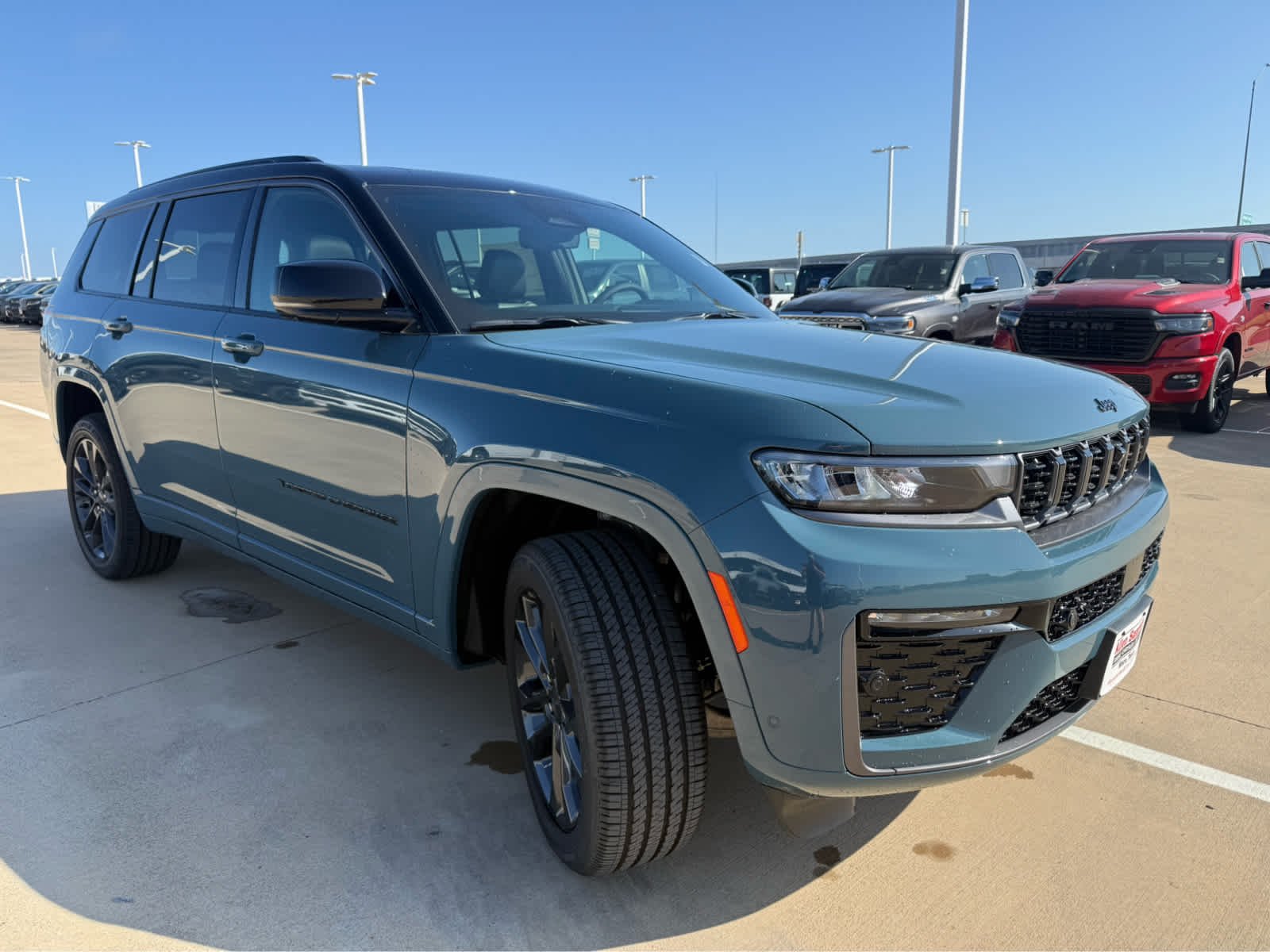New 2026 Steel Blue Exterior Paint Jeep Limited Reserve image 4