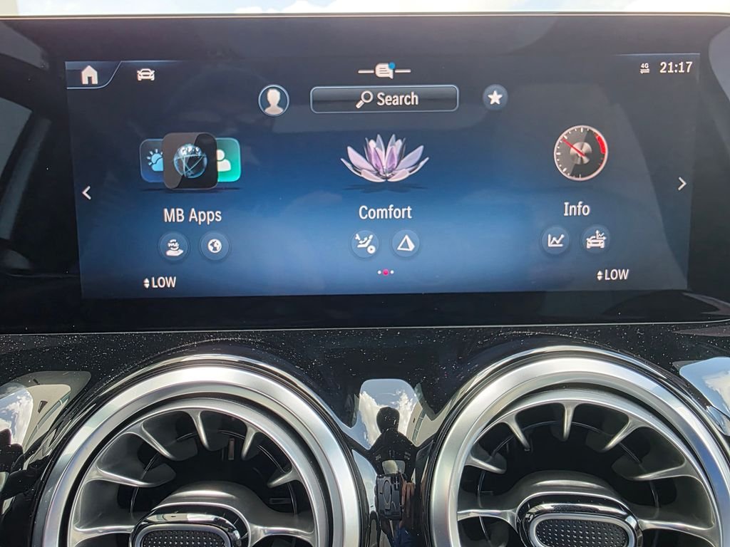 New 2026 Polar White Mercedes-Benz GLA 250 image 24