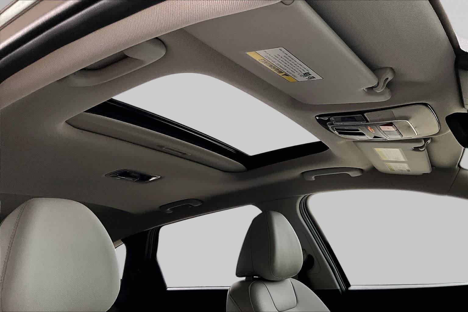 Used 2025 Rockwood Green Hyundai SEL Convenience image 13