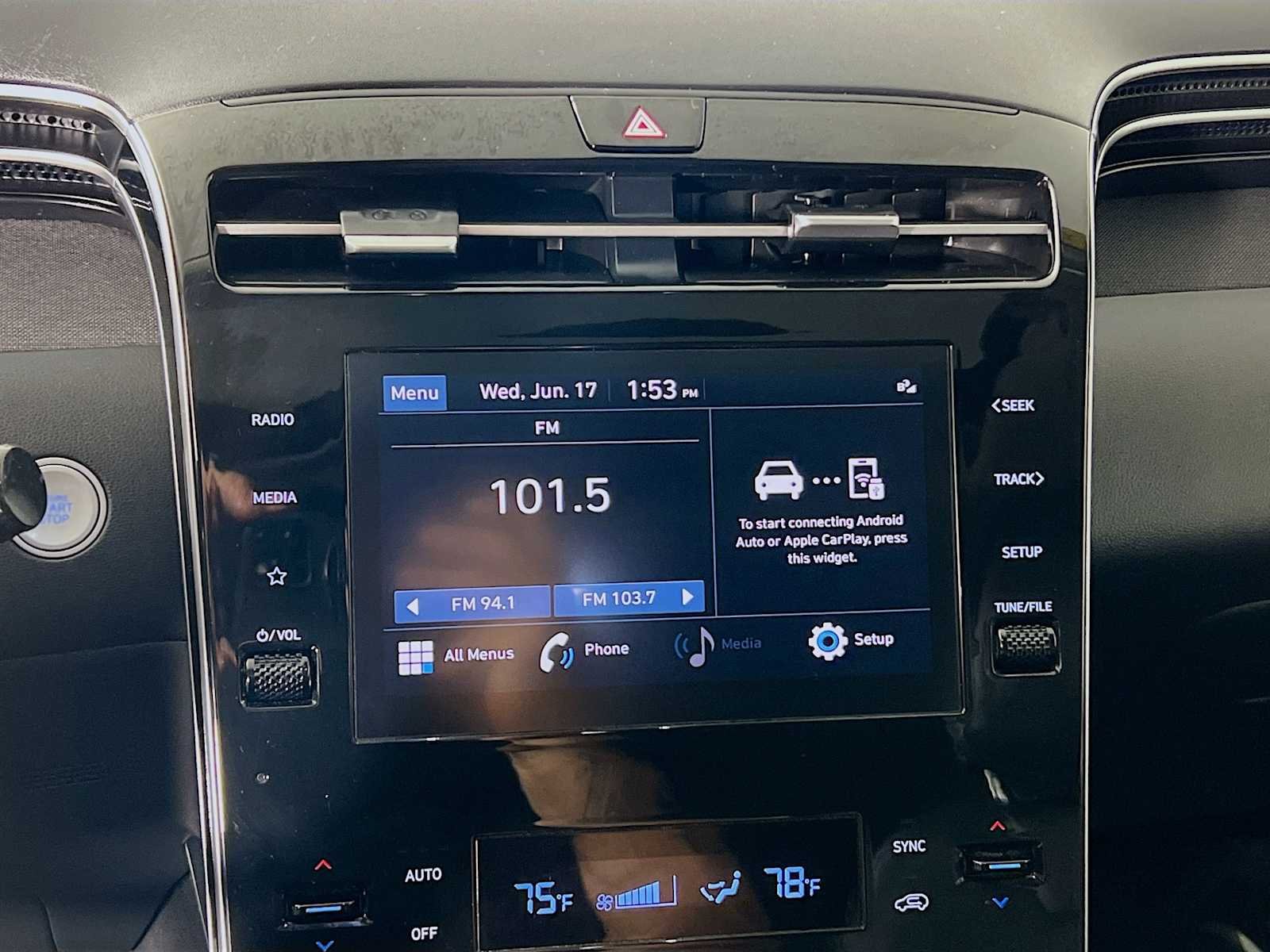 Used 2023 Amazon Gray Hyundai SEL image 15