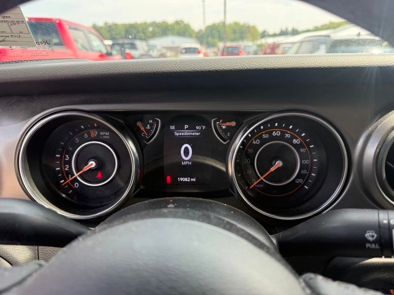 Used 2023 Gray Jeep Sport S image 6