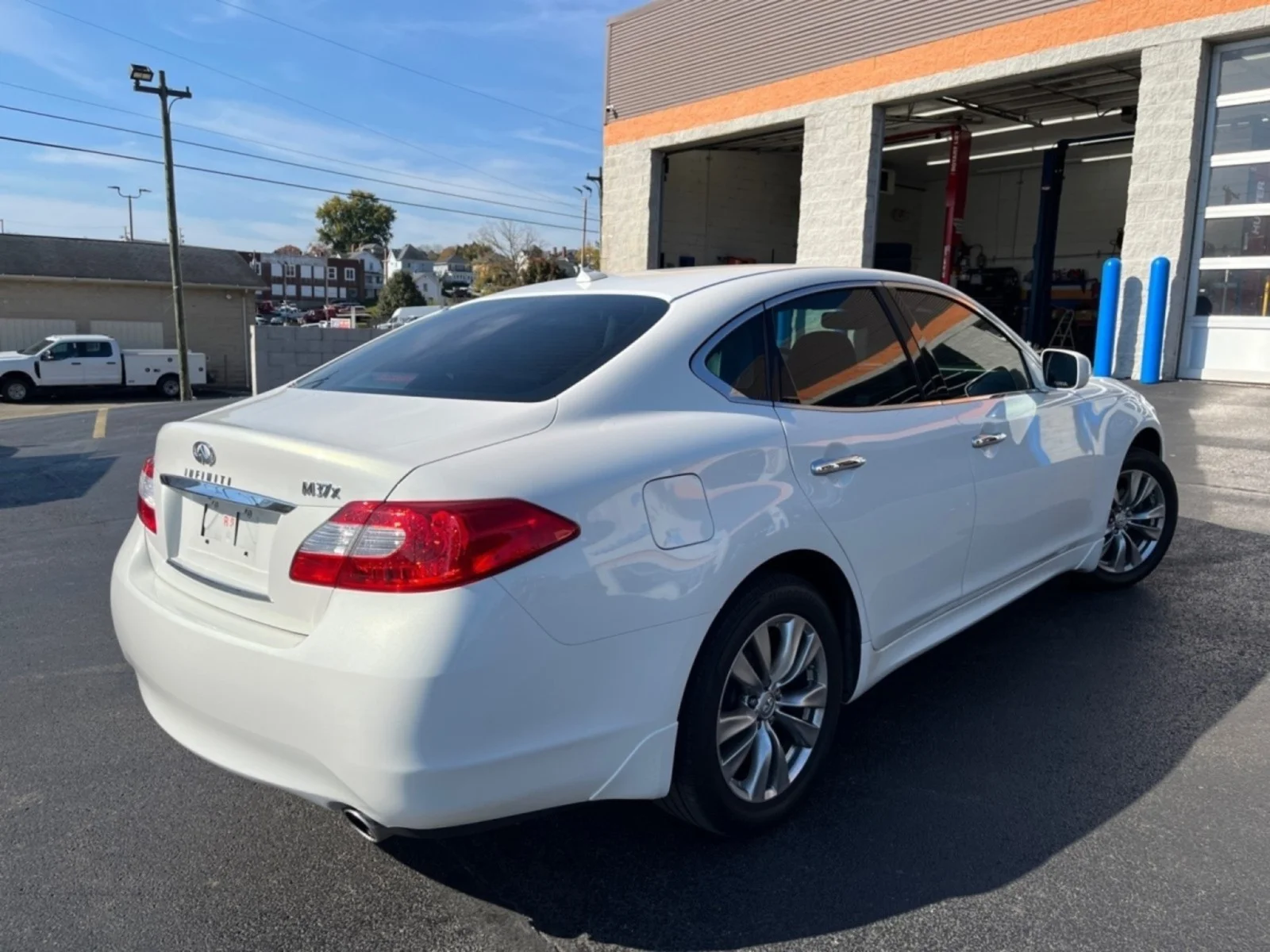 Used 2012 Moonlight White INFINITI  image 7