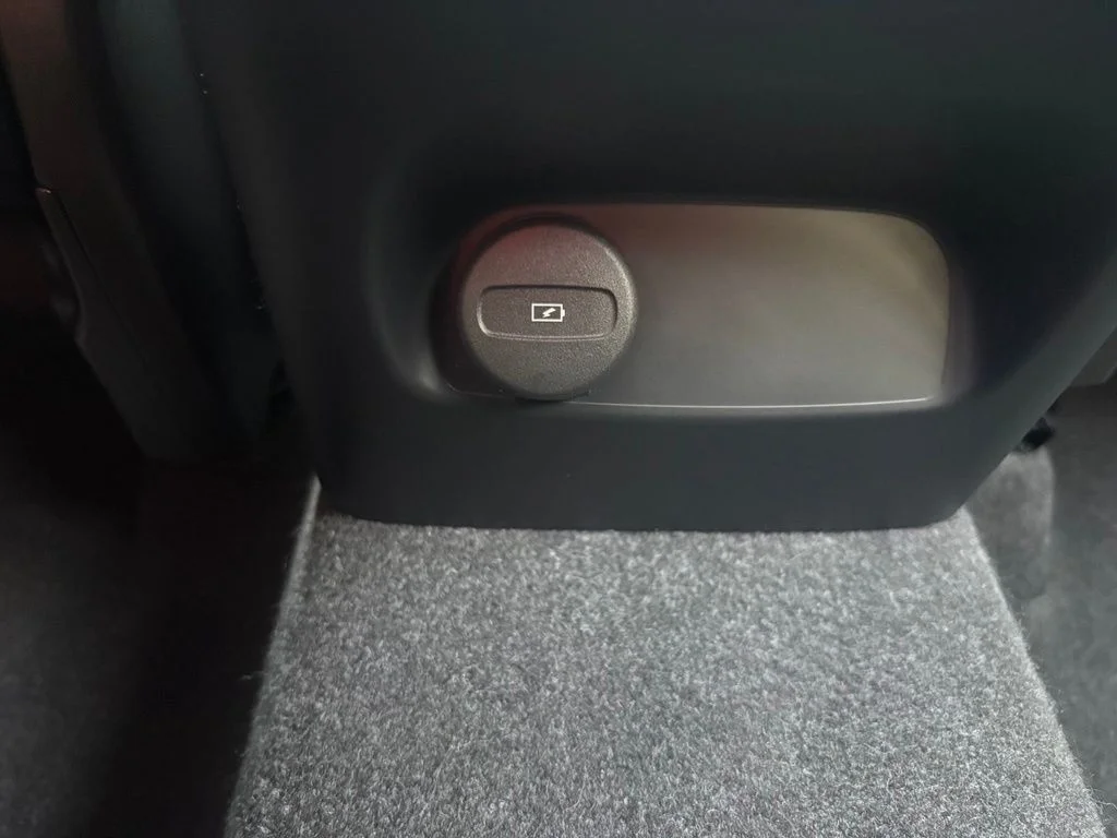 Used 2024 Beige Volvo B5 Core image 23