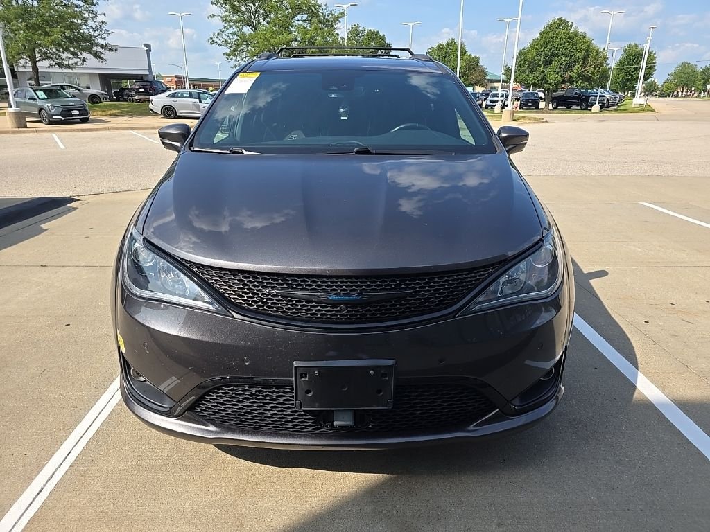 Used 2020 Gray Chrysler Limited image 2