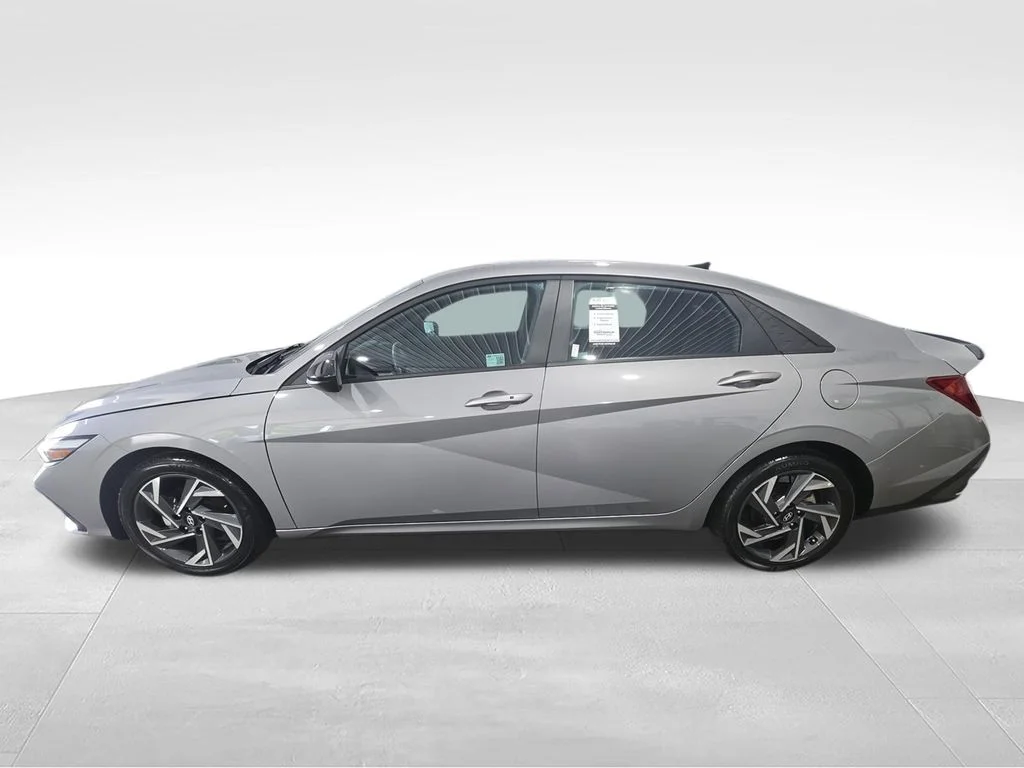 Used 2025 Silver Hyundai SEL Sport image 6