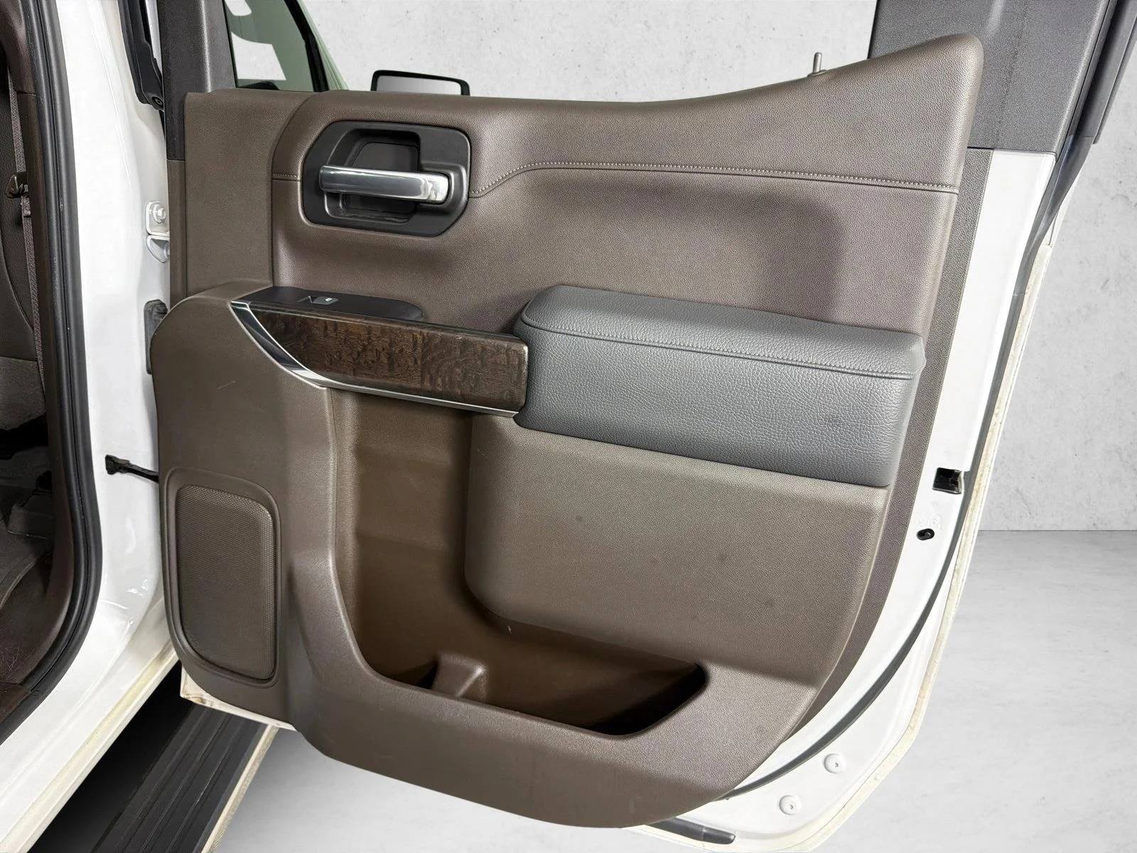 Used 2019 White GMC Denali image 18