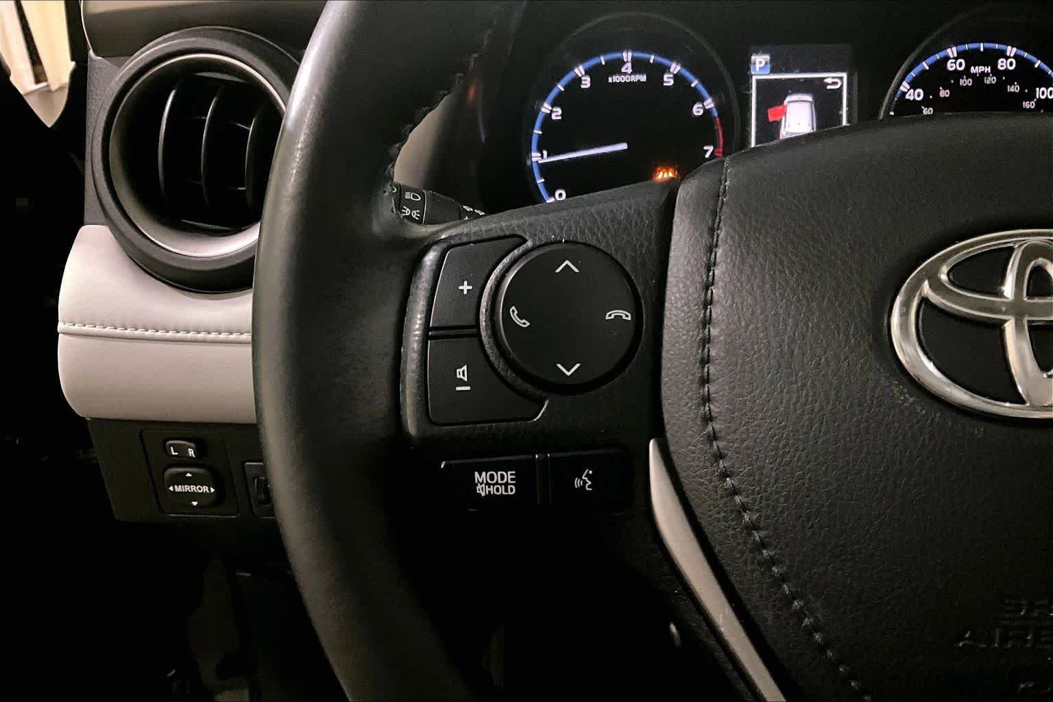 Used 2017 Galactic Aqua Mica Toyota XLE image 23