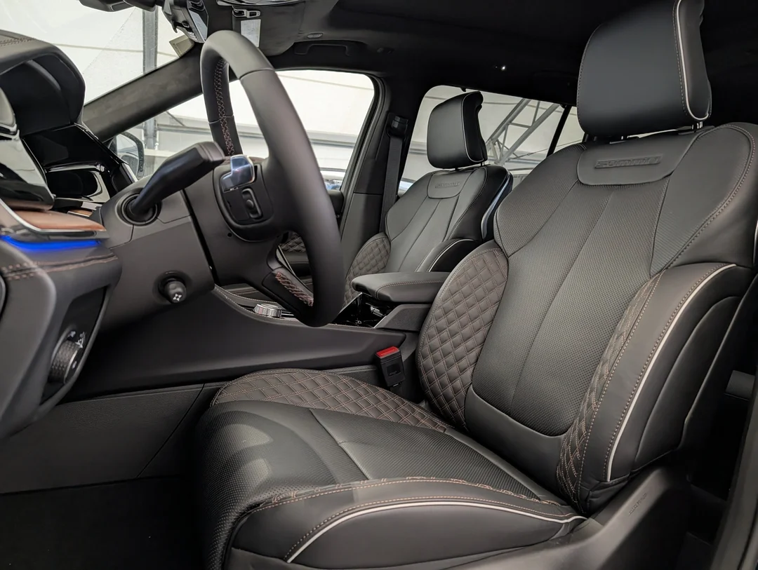 New 2026 Black Jeep Summit - - 4x4 - Dual- Pane Panoramic Sunroof - Trailer Tow Pkg - Palermo Leather & More! image 15