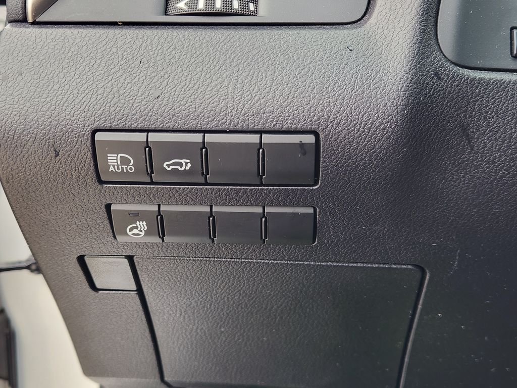 Used 2016 Silver Lexus 350 image 19
