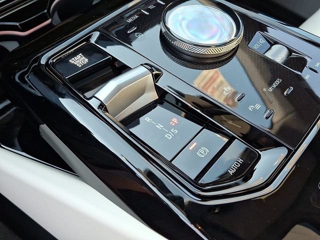 New 2027 Carbon Black Metallic BMW 530i xDrive image 14