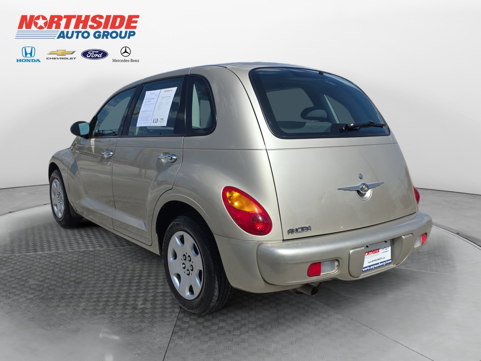 Used 2005 Linen Gold Pearlcoat Metallic Chrysler  image 5