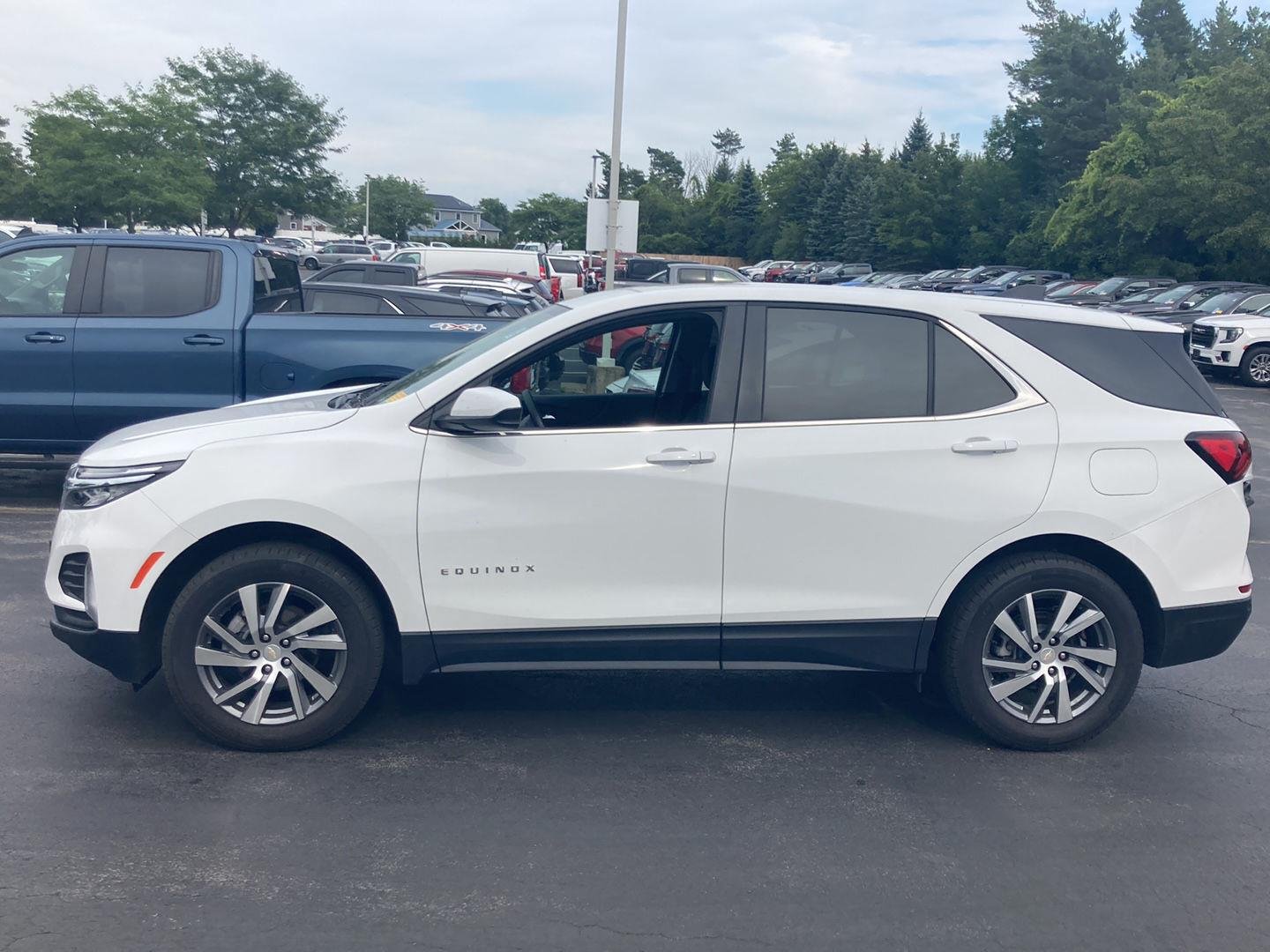 Used 2024 Summit White Chevrolet LT image 4