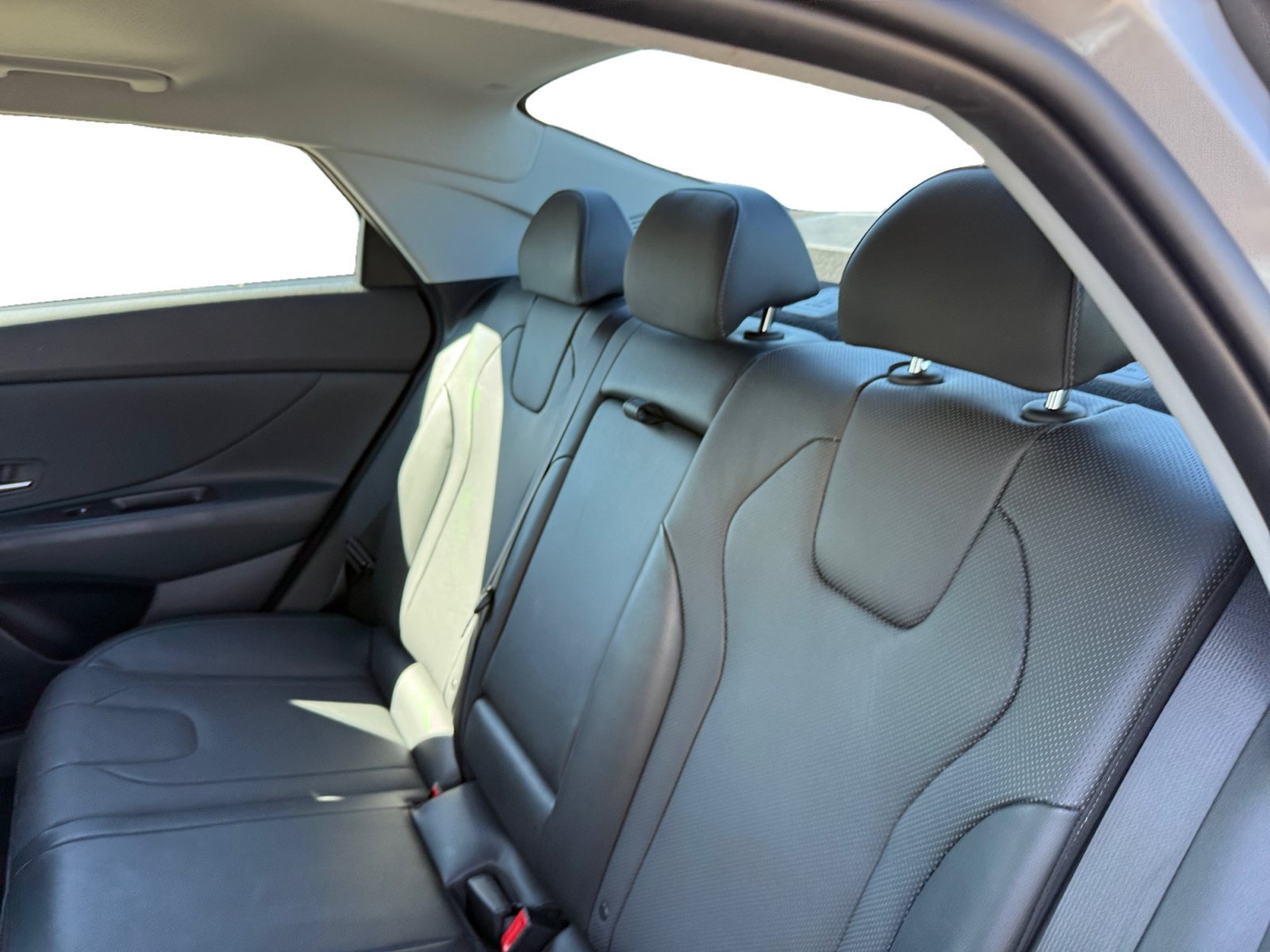 Certified Used 2023 Fluid Metal Hyundai Limited image 16