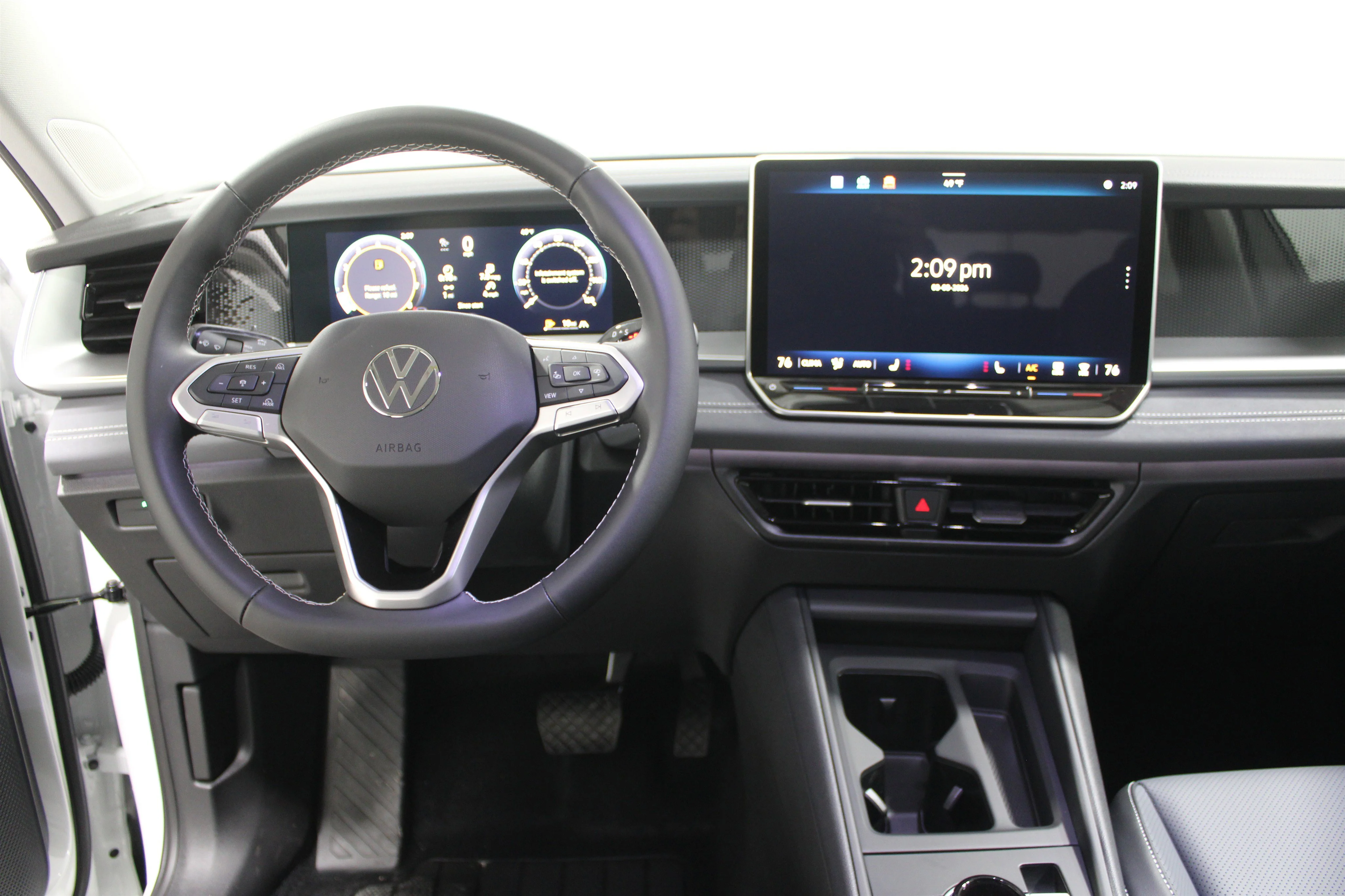 New 2026 Pure White Volkswagen SE image 2