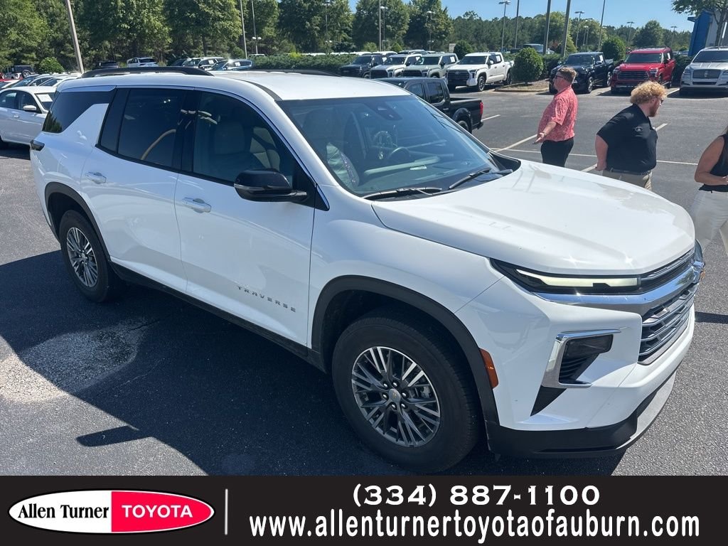 2026 Chevrolet Traverse FWD LT's photo