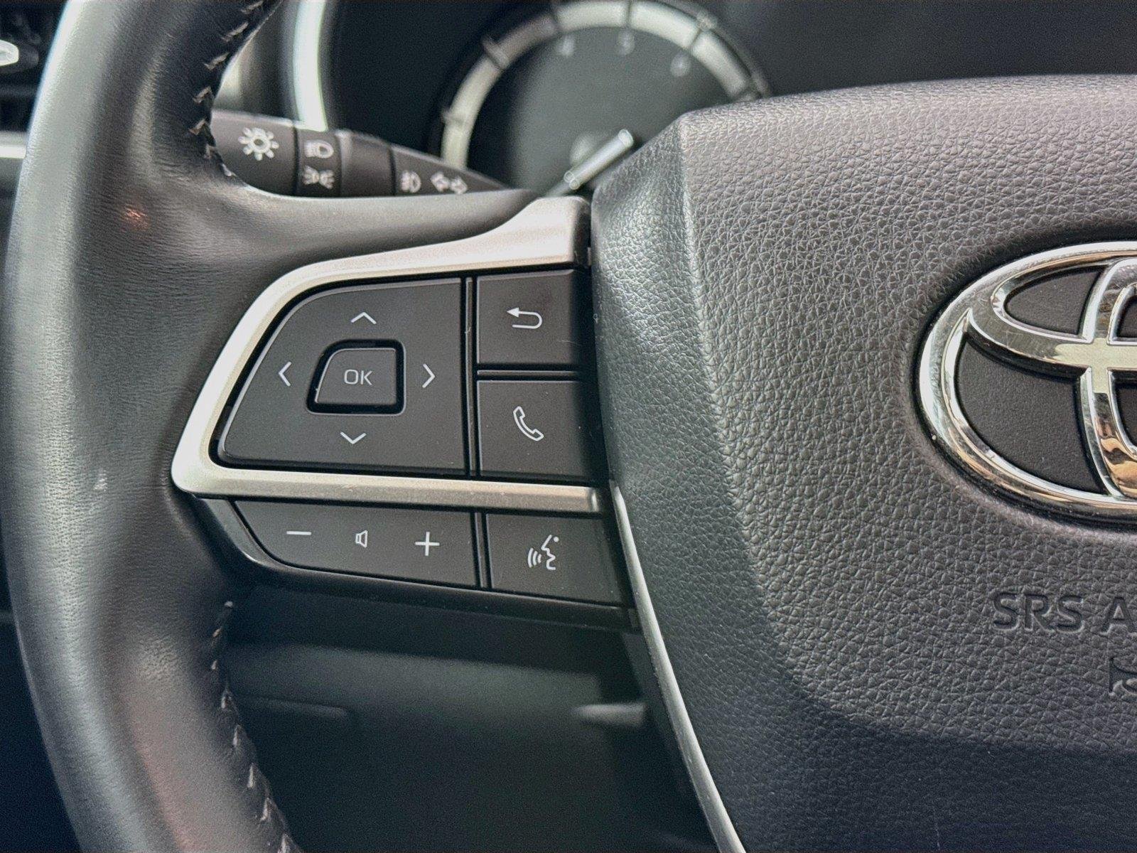 Used 2022 Midnight Black Metallic Toyota XLE image 17