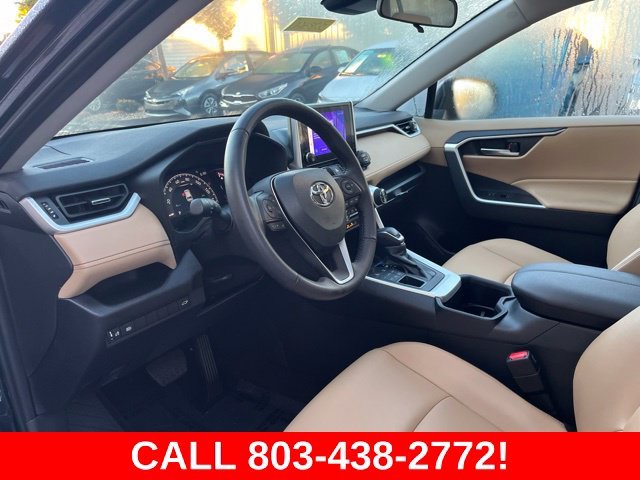 Used 2024  Toyota XLE Premium image 6