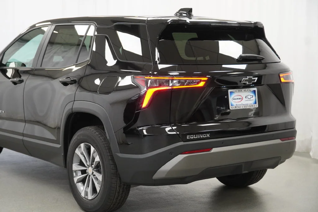 New 2027 Mosaic Black Metallic Chevrolet LT image 17