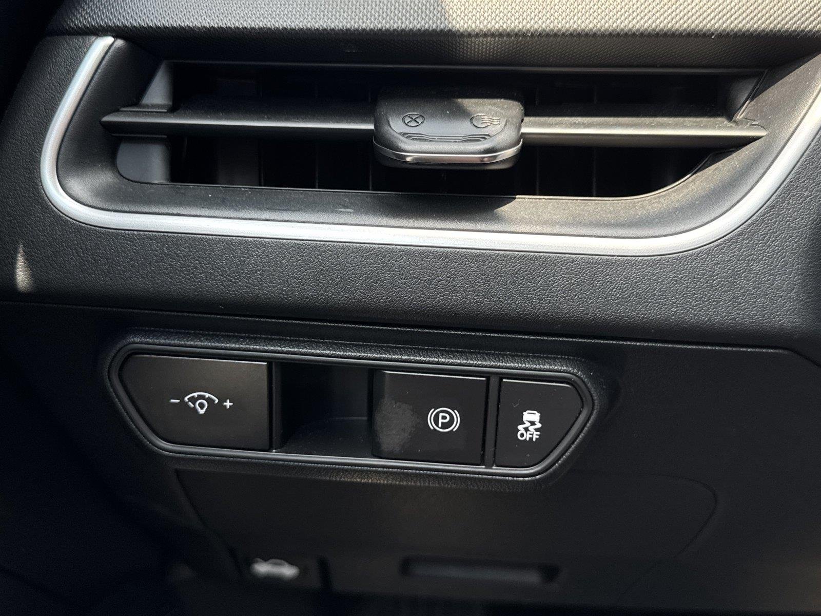 Used 2025 Snow White Pearl Kia LXS image 19