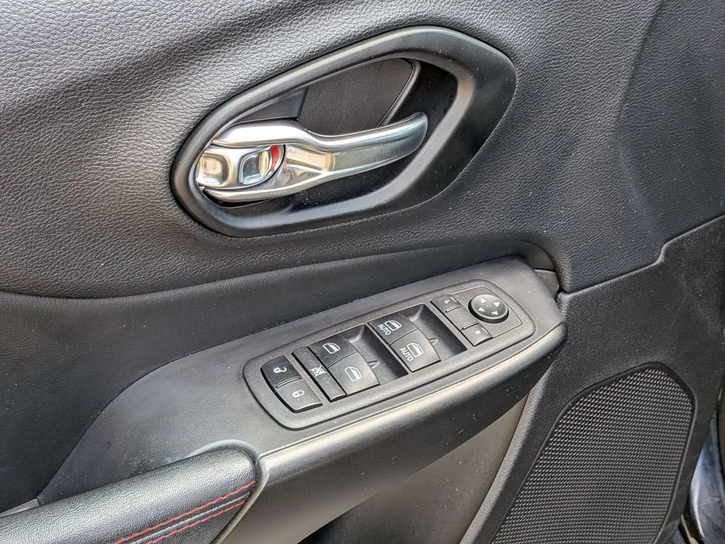 Used 2022 Black Jeep Trailhawk image 12