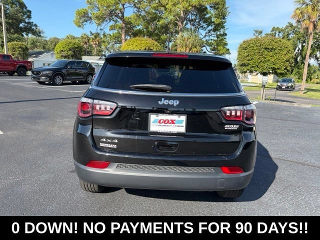 Used 2023 Diamond Black Cry Jeep Sport image 5