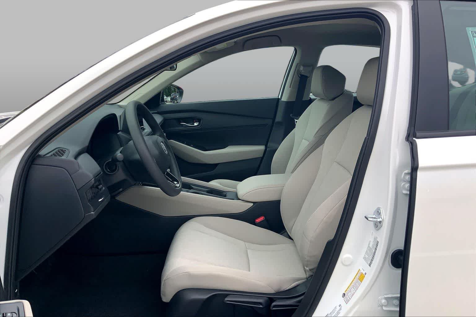 New 2026 Platinum White Pearl Honda LX image 9