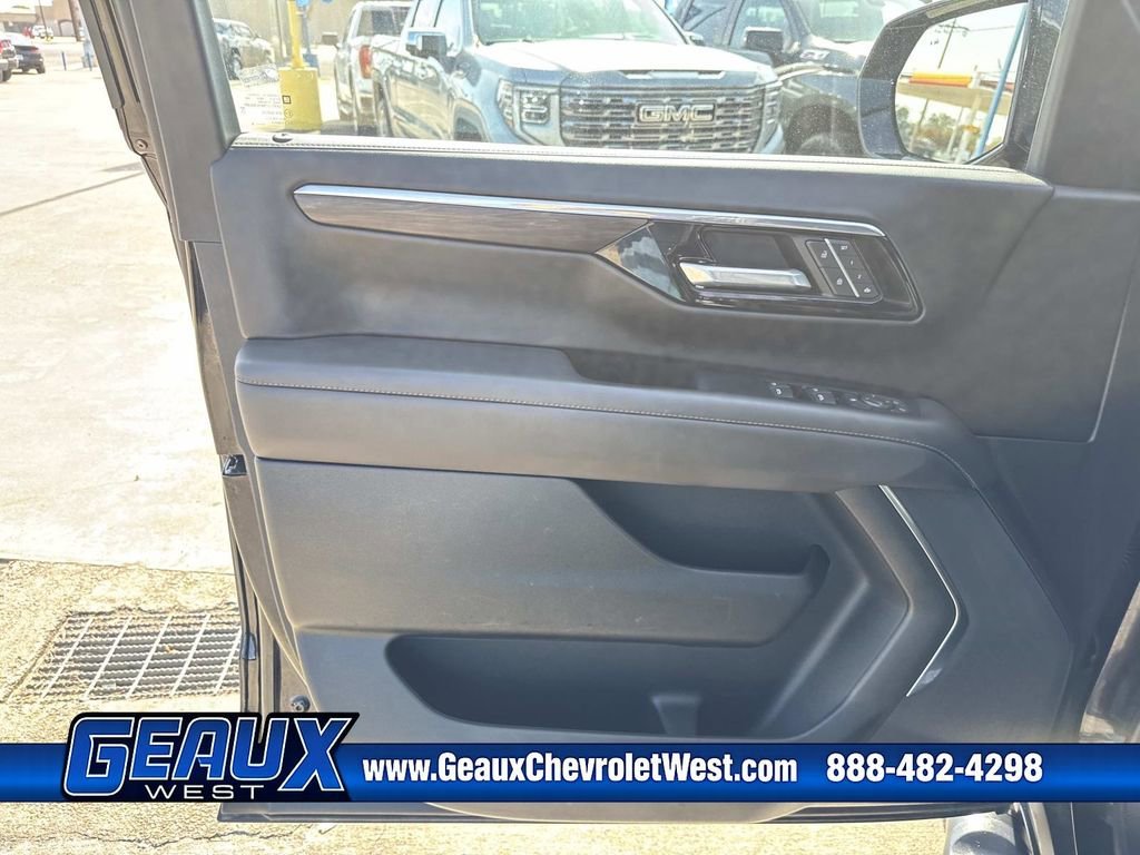 Used 2025 Black Chevrolet Z71 image 43