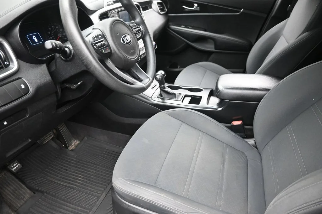 Used 2016 Silver Kia LX image 16