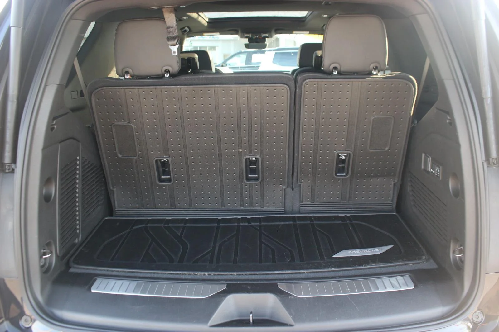 Used 2025 Dark Ash Metallic Chevrolet High Country image 13