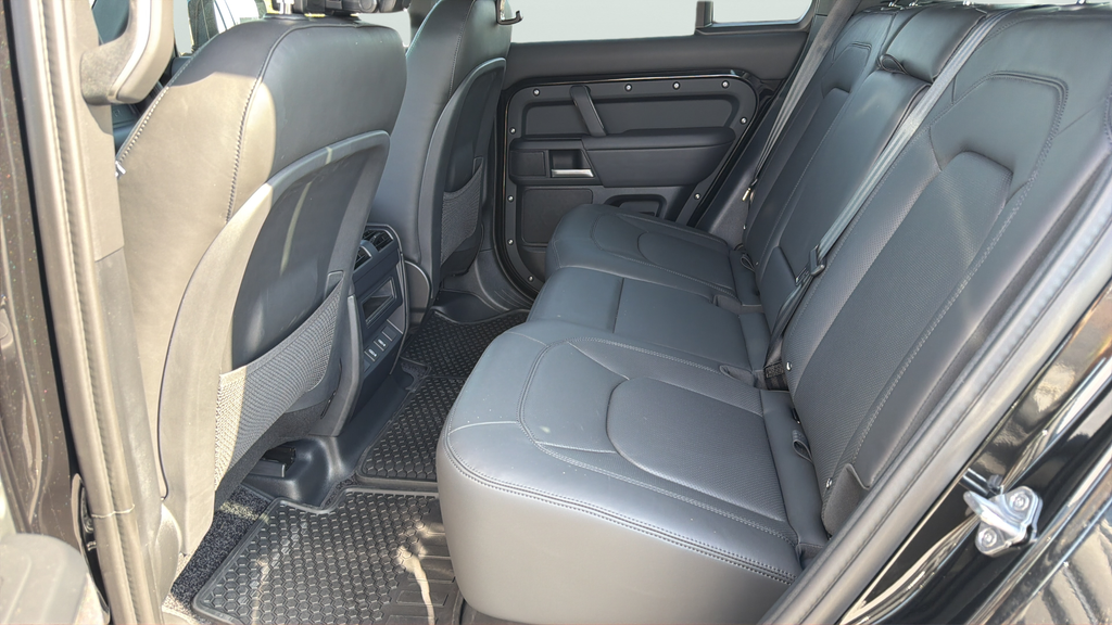 New 2026 Santorini Black Land Rover X-Dynamic SE image 18