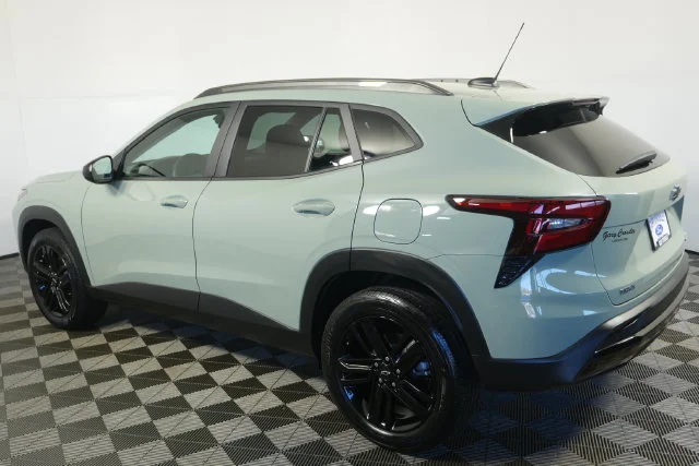 Used 2025 Green Chevrolet ACTIV image 5