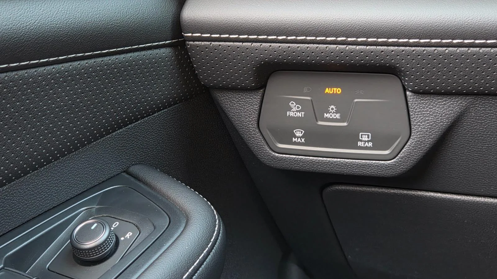 New 2026 Pure Gray Volkswagen 2.0T SE w/Technology image 22