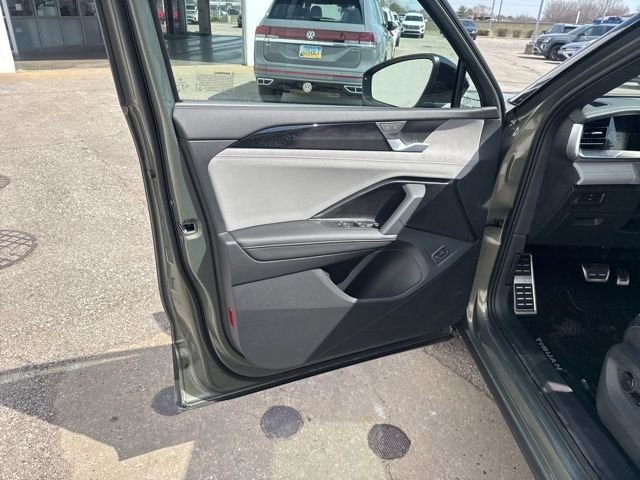 New 2026 Avocado Green W/Deep Black Roof Volkswagen 2.0T SE R-Line Black image 17