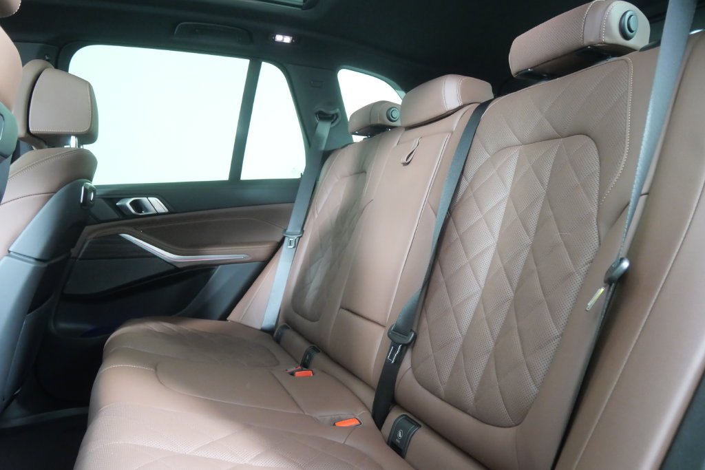 Certified Used 2026 Green Metallic BMW M60i image 17