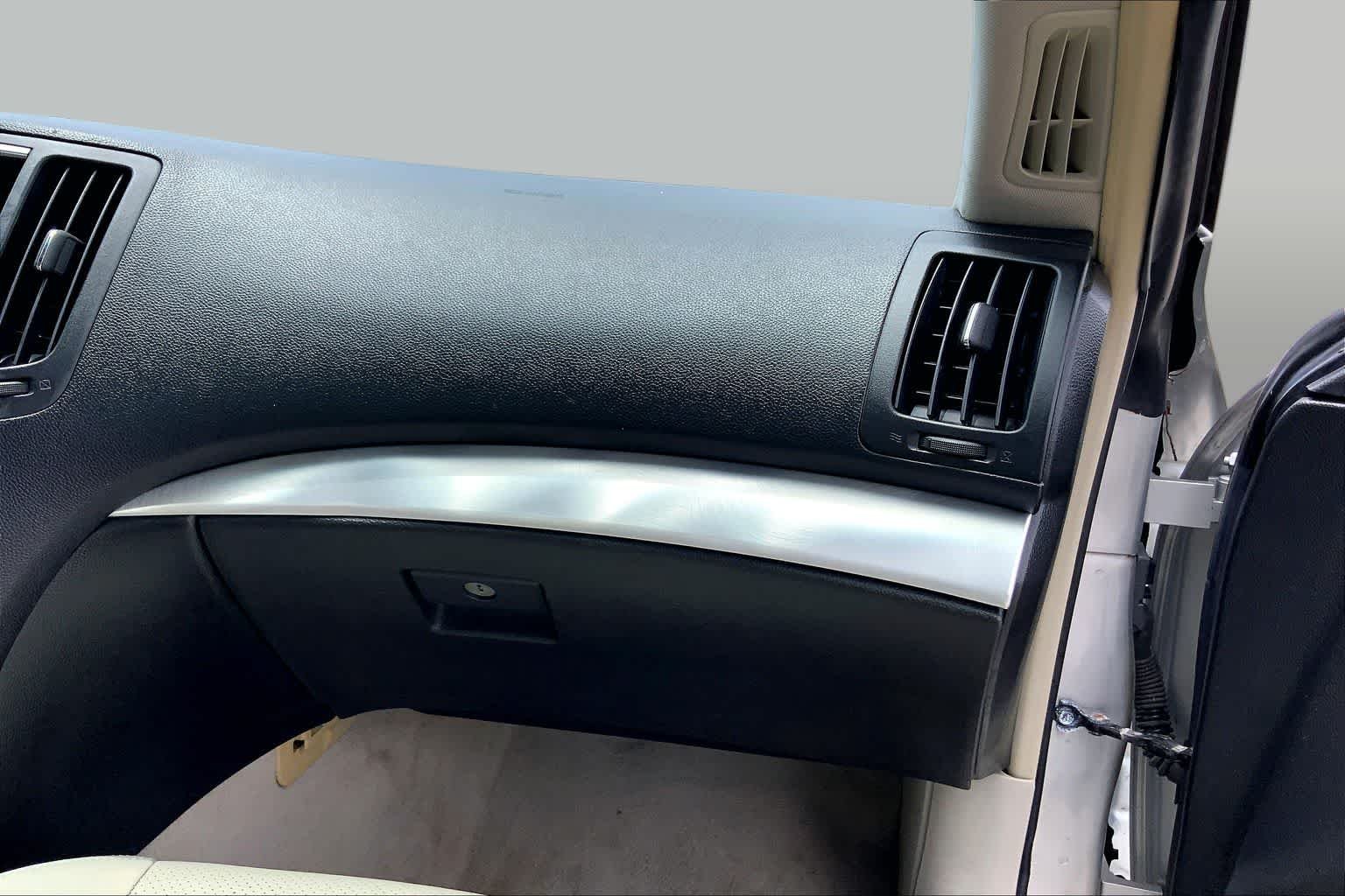 Used 2014 Liquid Platinum INFINITI  image 18