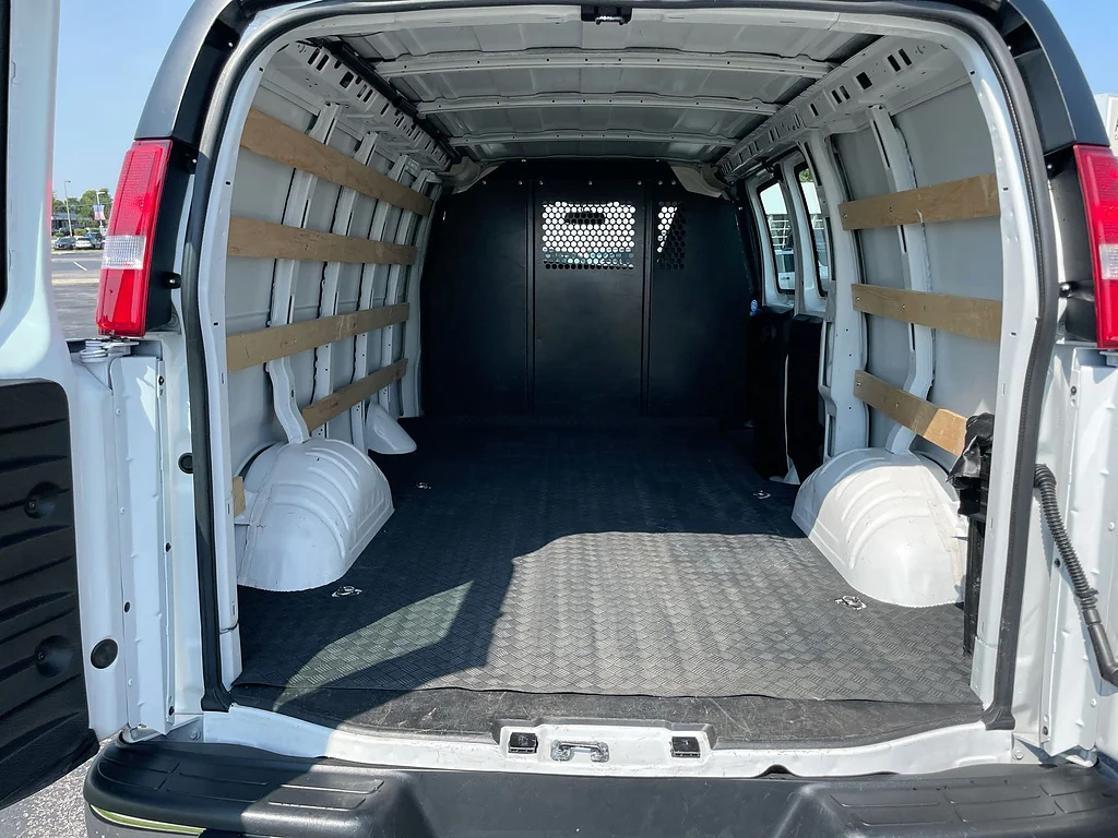 Used 2025 Summit White Chevrolet 2500 image 22