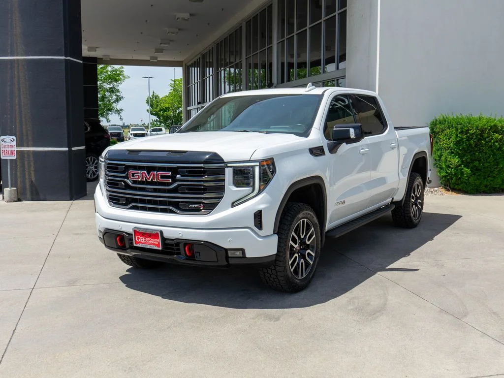 Used 2025 White GMC AT4 image 3